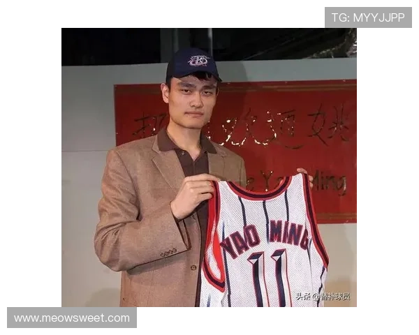 姚明从少年到篮球巨星的成长历程与发育史探究